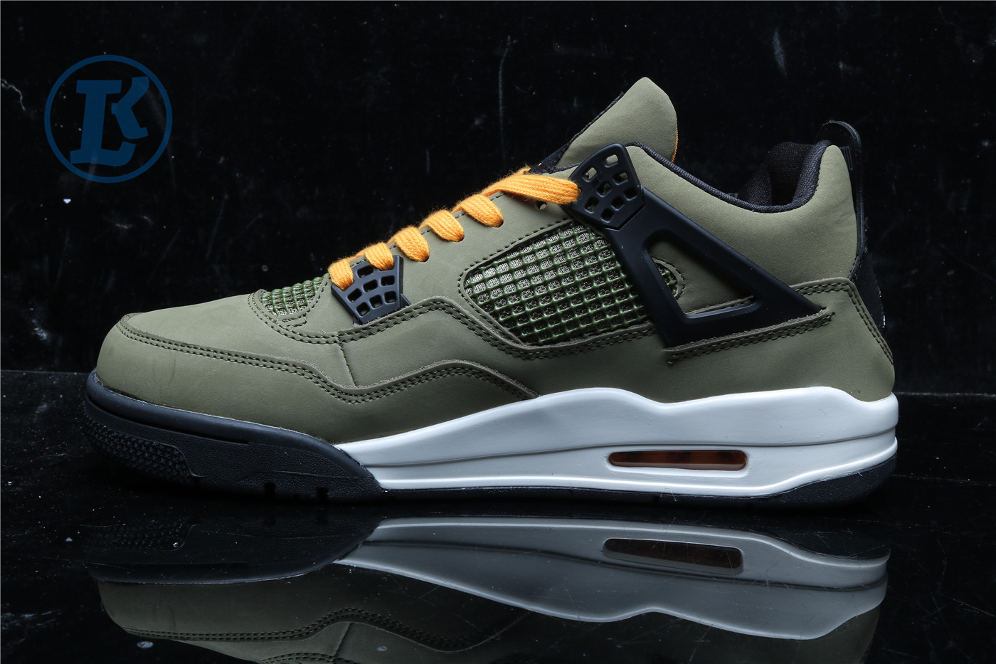 Air Jordan 4 X Undefeated Travis Scott